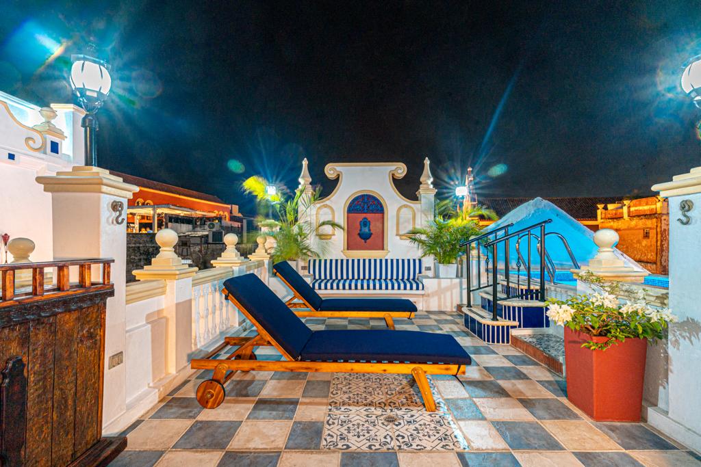 Asoleadoras del rooftop de noche
