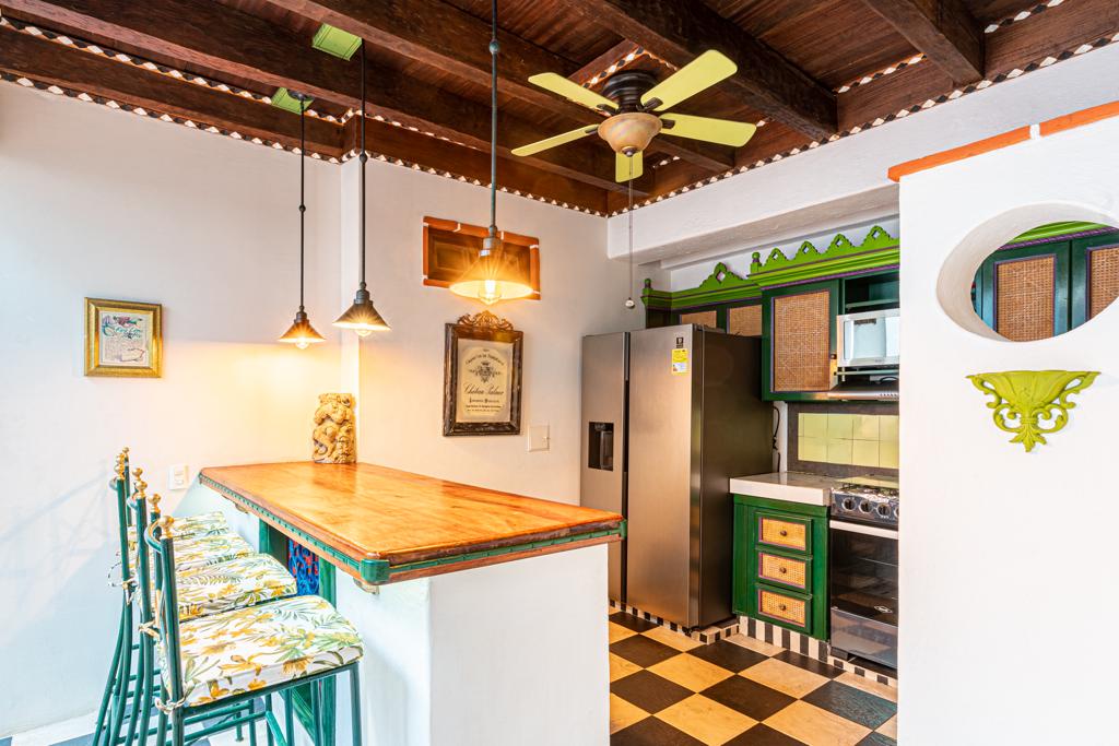 Cocina equipada con barra